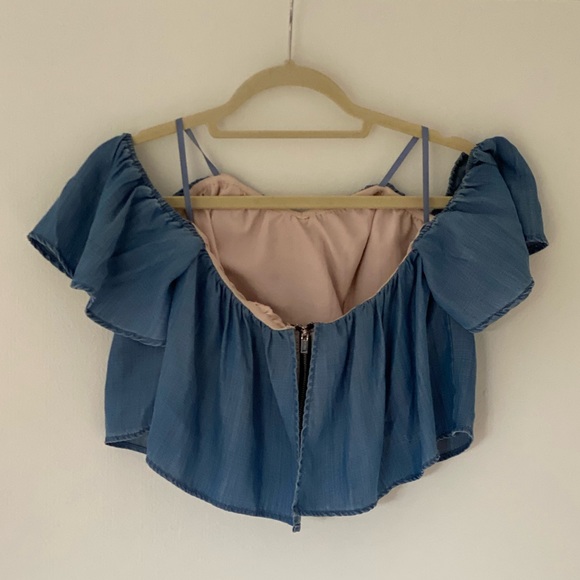 Guess Off the shoulder Jean colored soft crop top - Picture 2 of 2